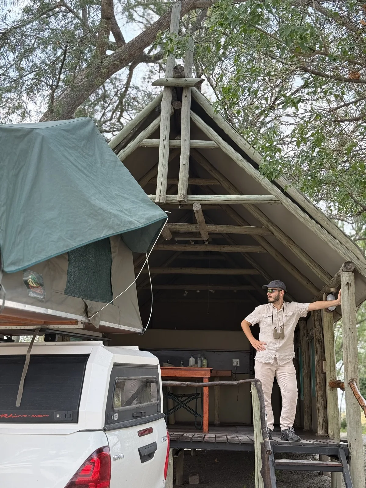 Tenda da tetto aperta in un campeggio in Namibia
